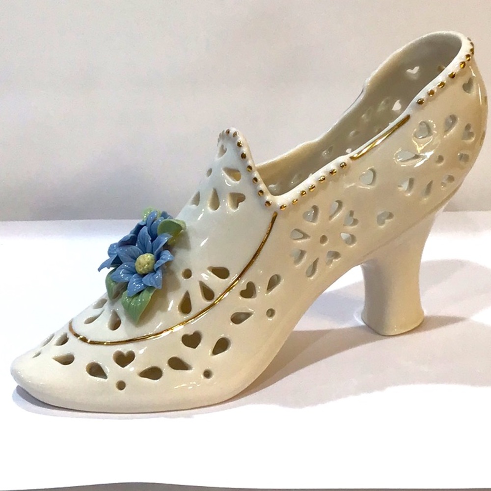 Victorian ladies shoe capodimonte flowers